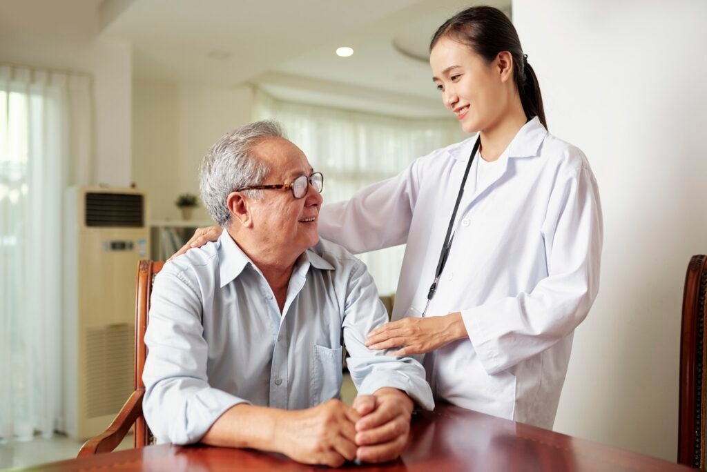 nurse-with-senior-patient.